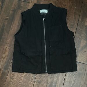 Boys Black Sleeveless Zip-Up  jacket size 8-10